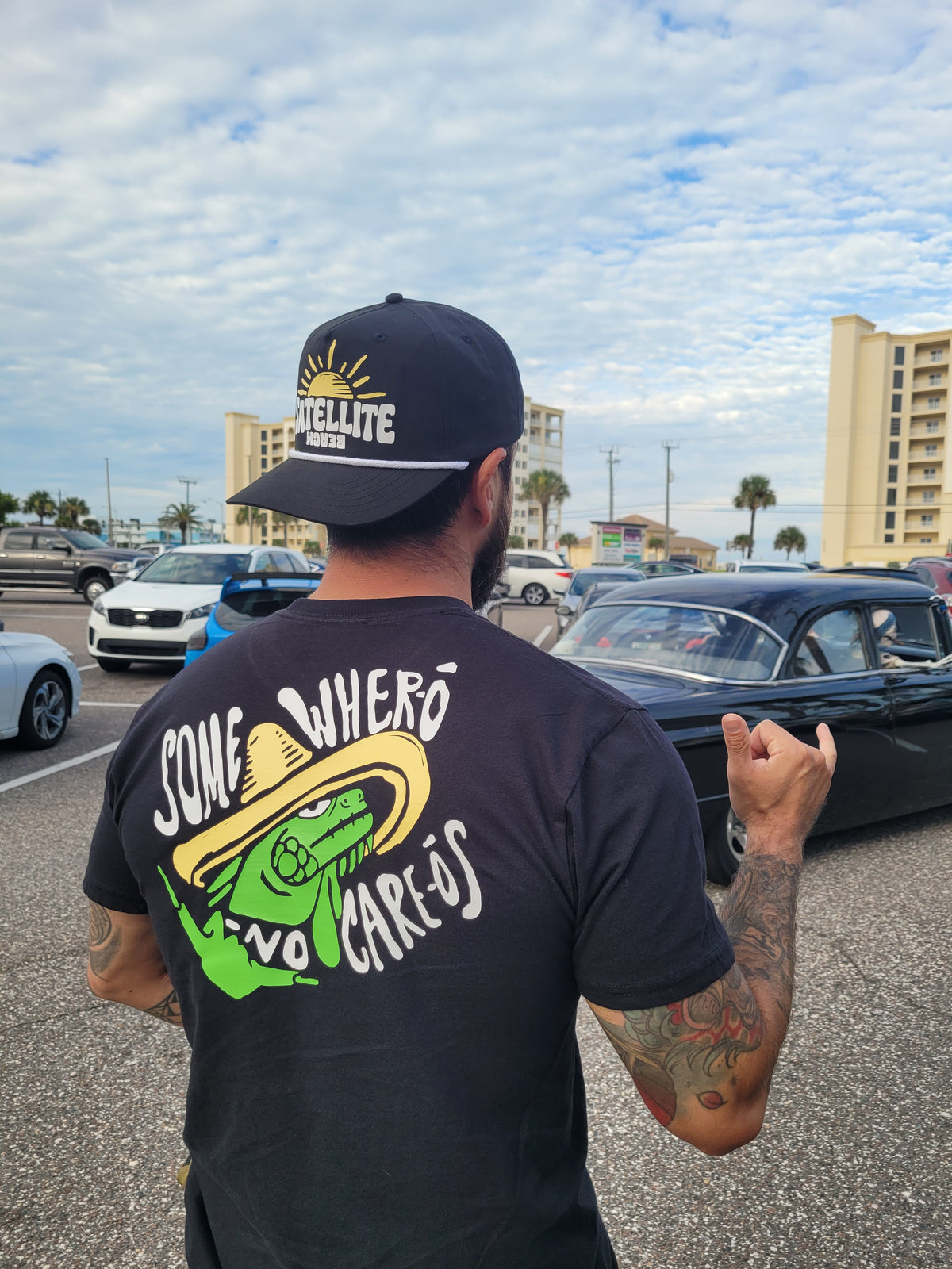 Somewher-ó Chill Ass Iguana Tee